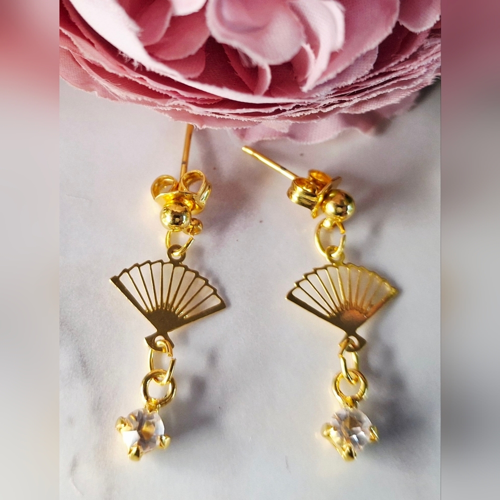 Vintage 80s ✨️🪭Lovely Golden Fan Earrings